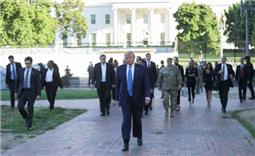 Tổng thống Trump cảnh báo điều động quân đội xử lý bạo loạn